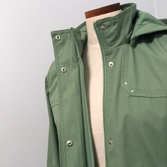 Weatherproof rain coat - Picture 3 of 6